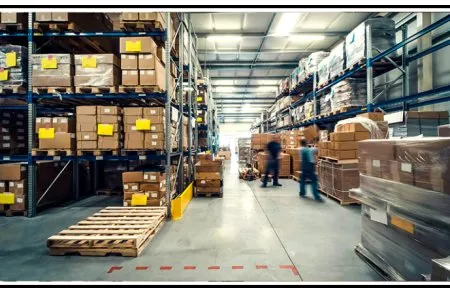 Ventilatore HVLS in funzione in un magazzino