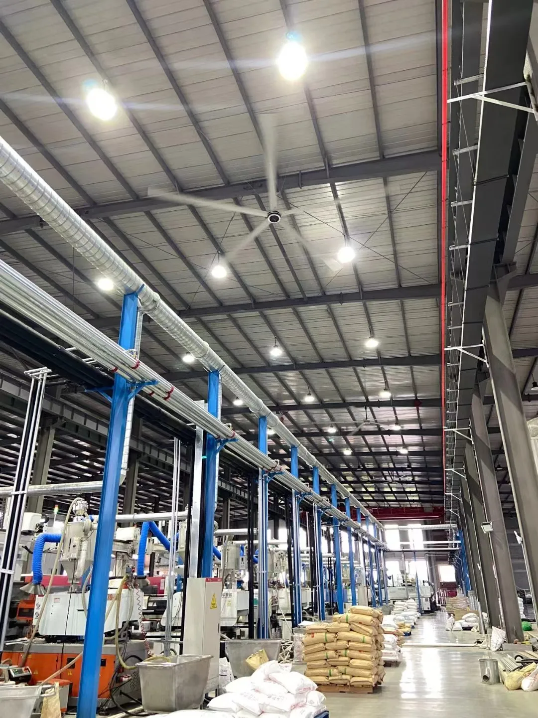 Ventilador HVLS em uma fábrica